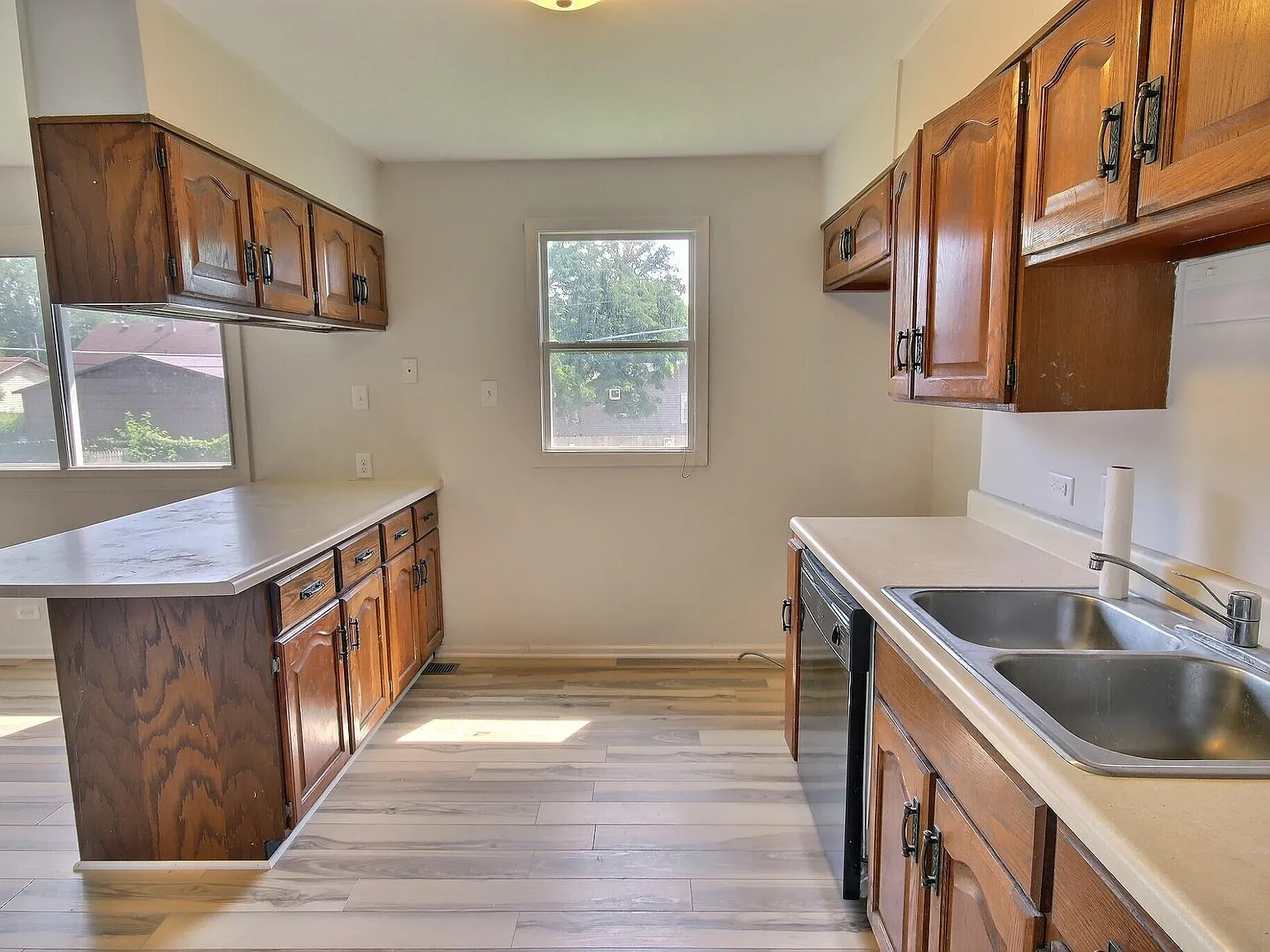 4 bed, 2.0 bath, 2080 sqft, $1,750 — Photo 3
