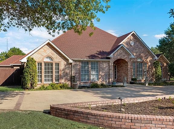 3rd image of 106 Martinek Ln