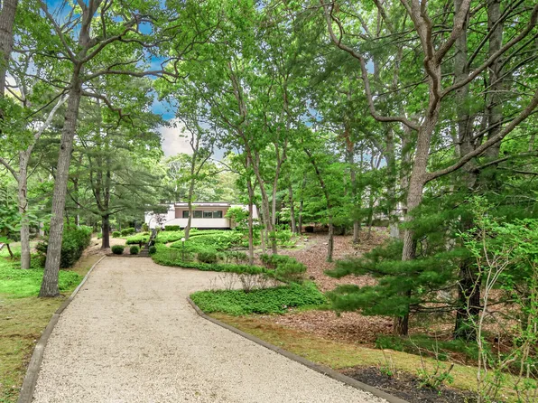https://photos.zillowstatic.com/fp/0bd53d9b9d03cf0843d5d000e569ef35-p_e.webp