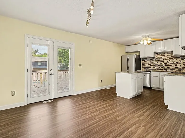 Southwind Dr — Photo 5