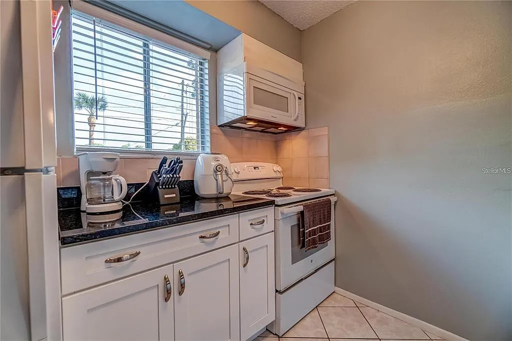 2 bed, 2.0 bath, 936 sqft, $2,200 — Photo 4