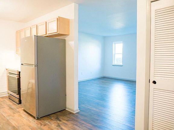 5th image of 21 Rivers Point Row APT 17C