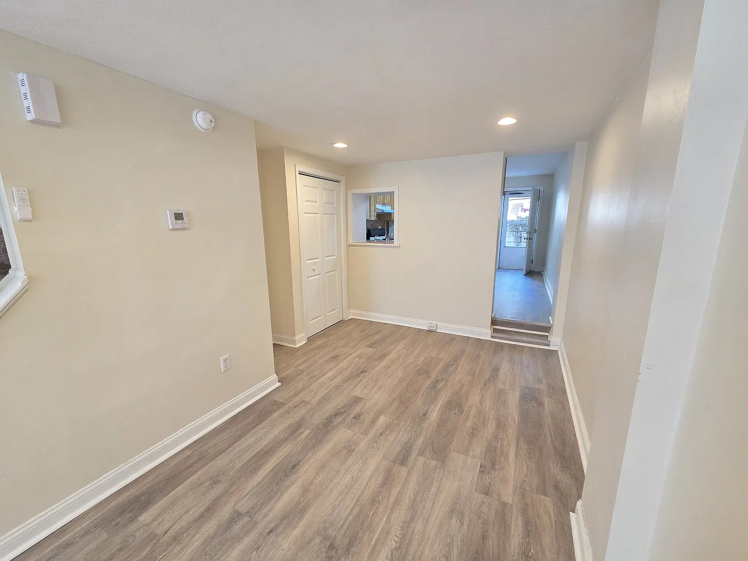 3 bed, 1252 sqft, $1,990 — Photo 3