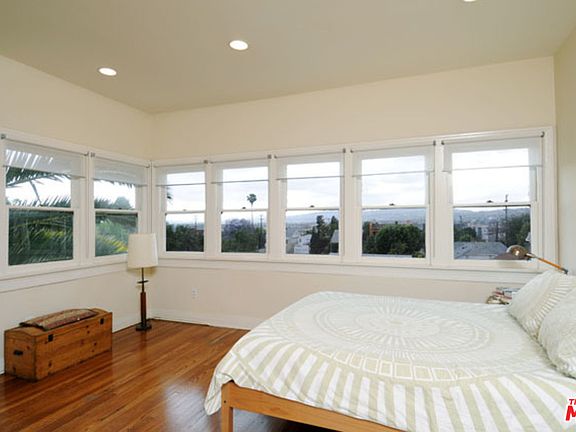 3rd image of 1307 Edgecliffe Dr
