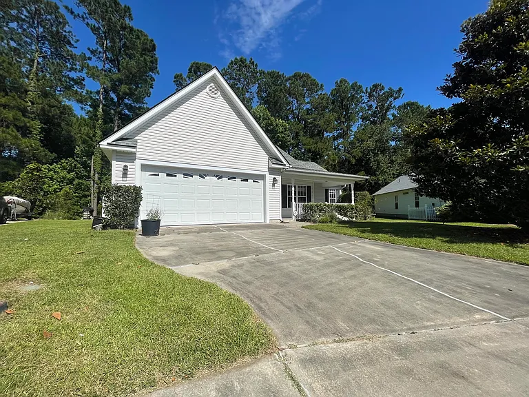 418 Callie Dr — Photo 2