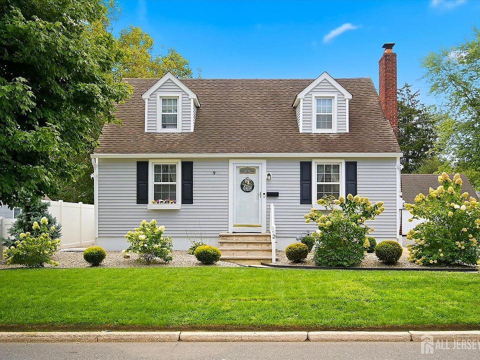 1st image of 2 Helen Ave