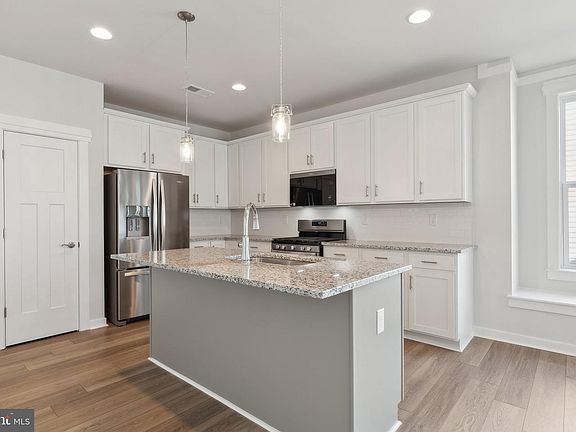 5th image of 318 Heritage Shores Cir