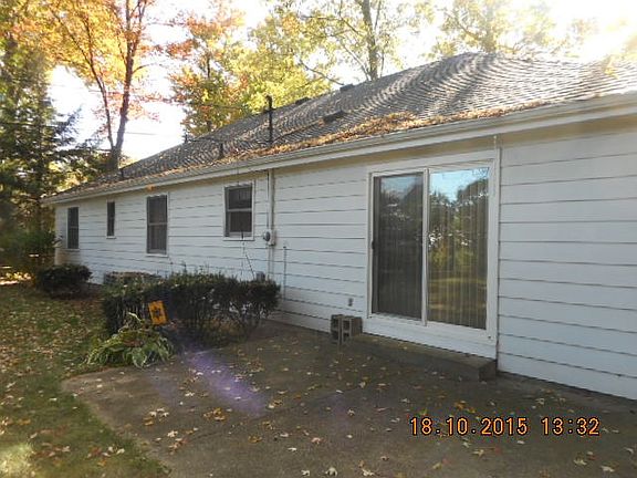 :Patio with gas grill