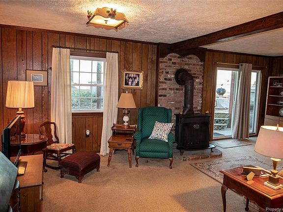 3rd image of 240 Dogwood Ln