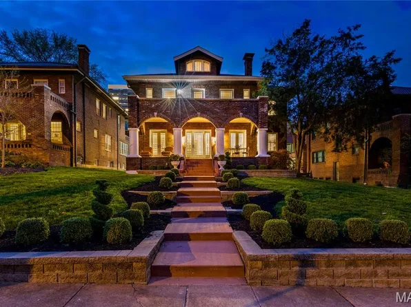 7715 Country Club Ct, Saint Louis, MO 63105