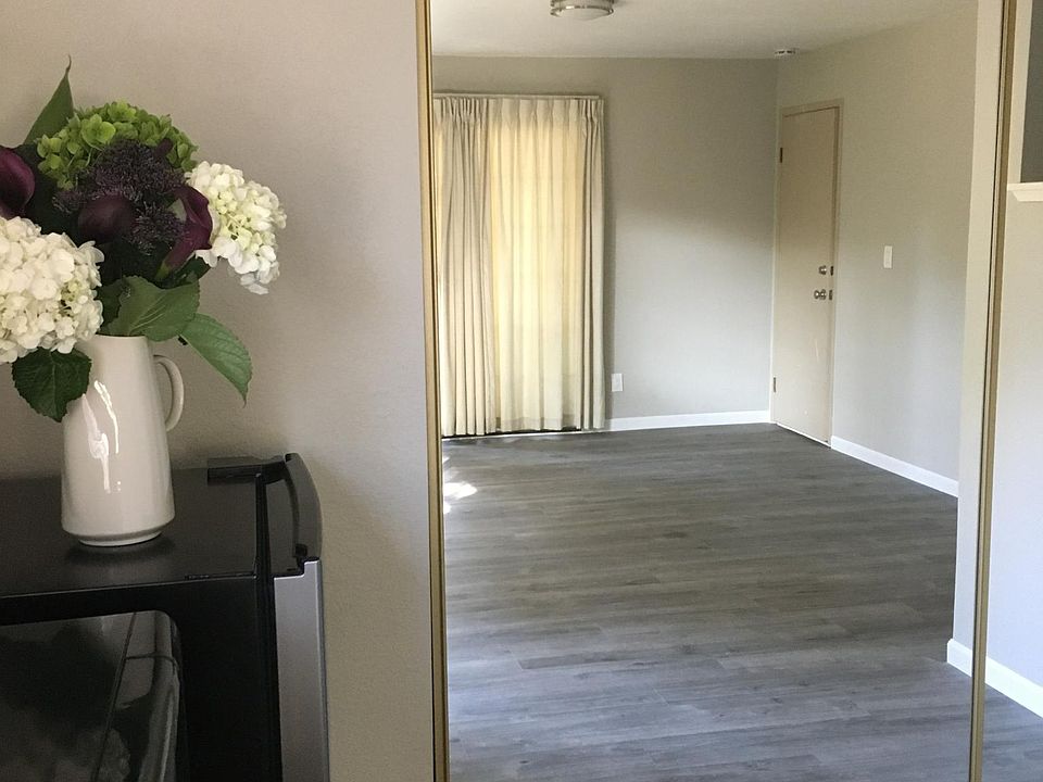 1st image of 1079 Tamarisk Dr