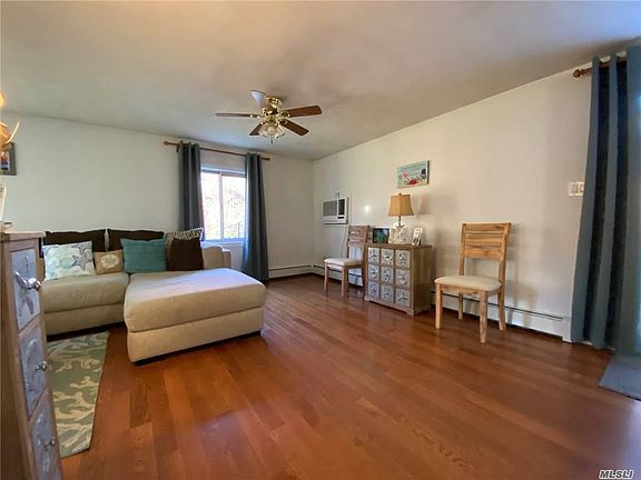 4th image of 15 Somers Ln