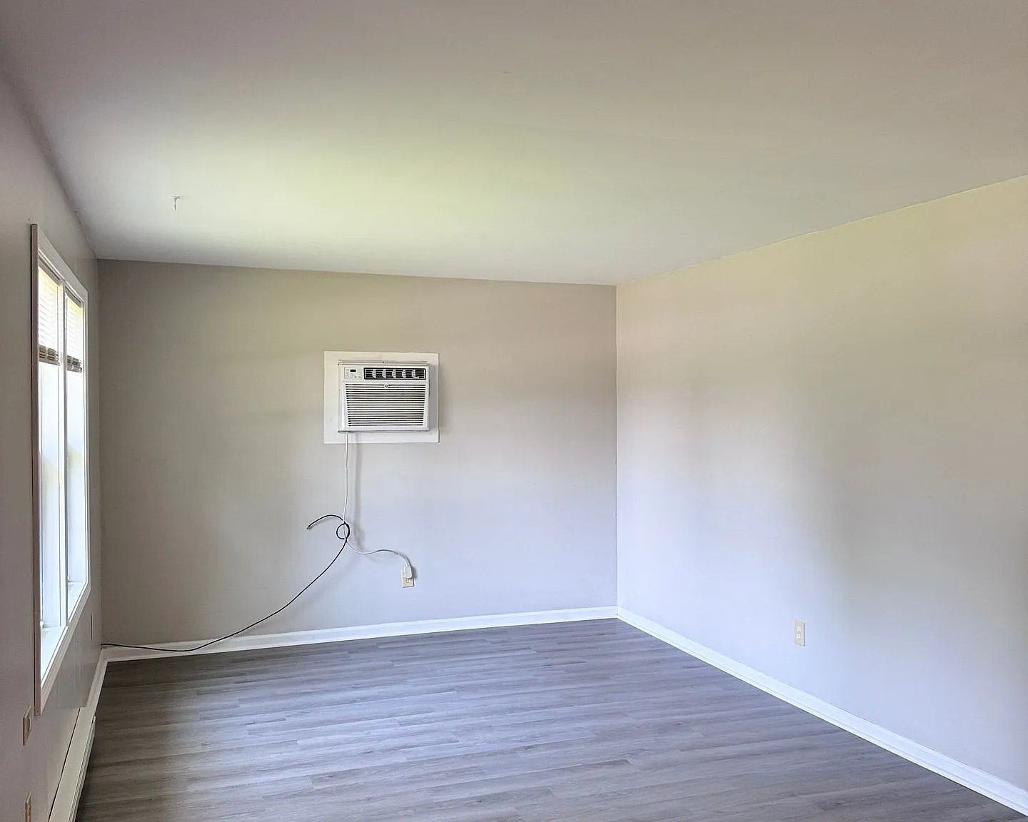 1510-MF2-E4 — Photo 1