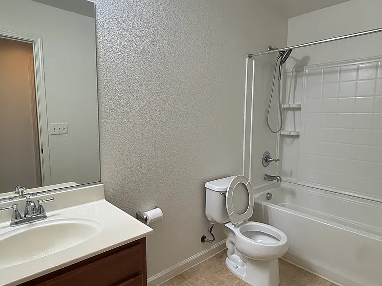 1572 Minories Dr — Photo 13
