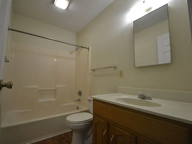 503 Broad St — Photo 6