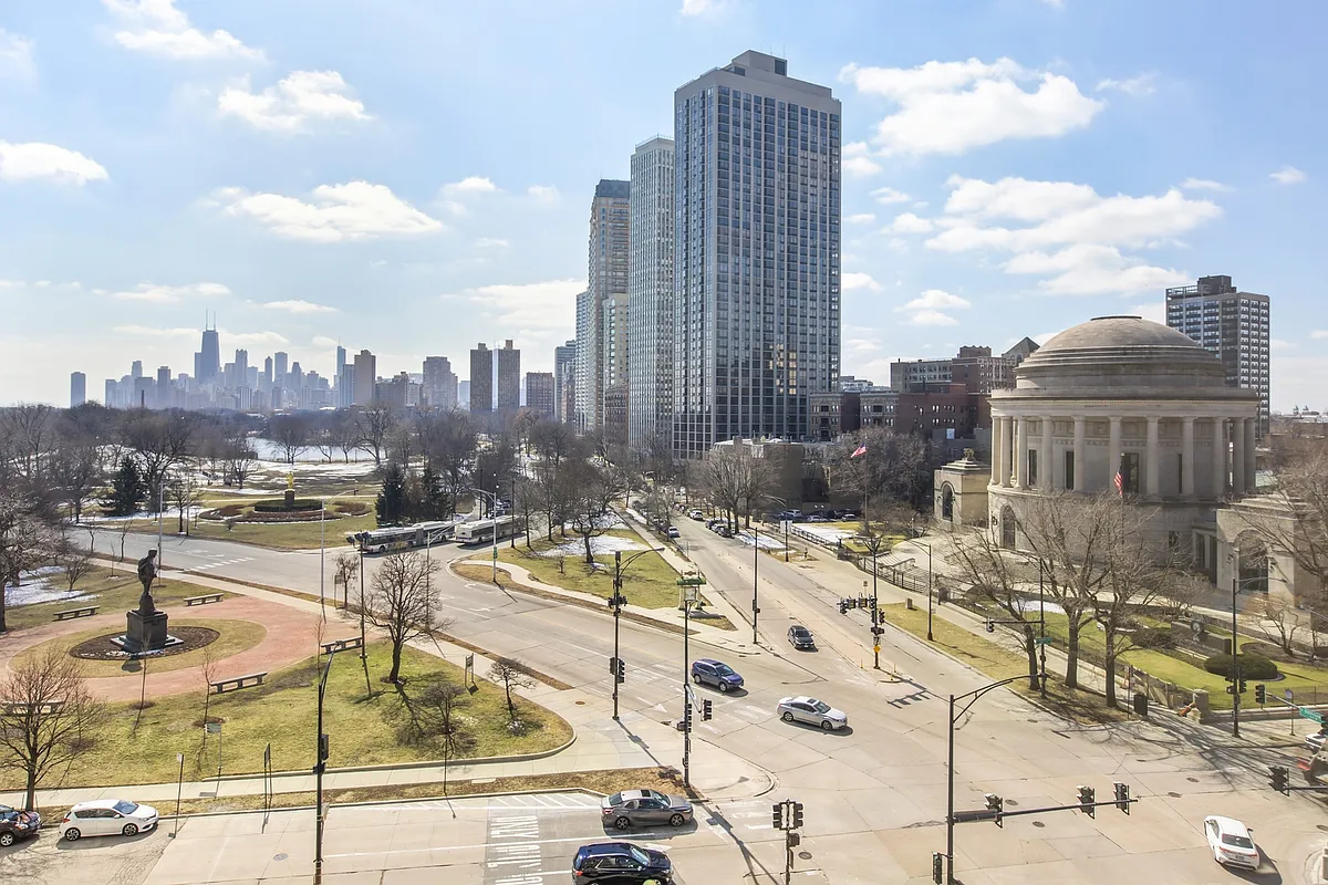 Building Photo - 340 W Diversey Pkwy #817