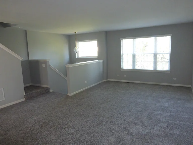 914 Clover Ln — Photo 12