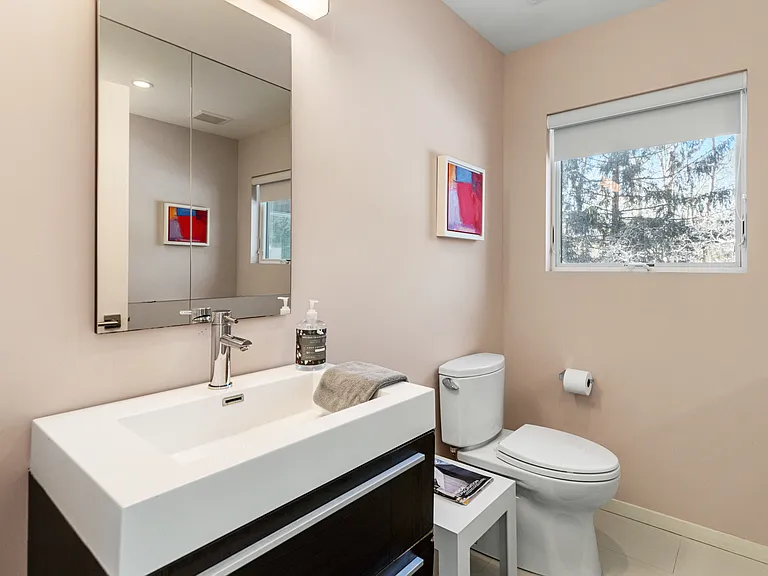 1 Longwoods Ln — Photo 13