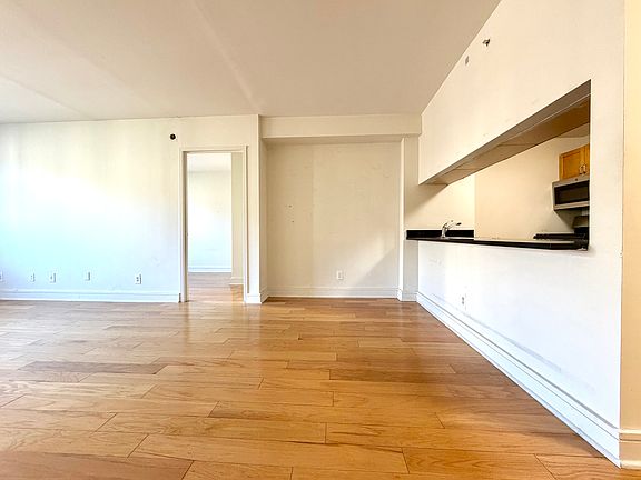 5th image of 323 W 96th St #511A