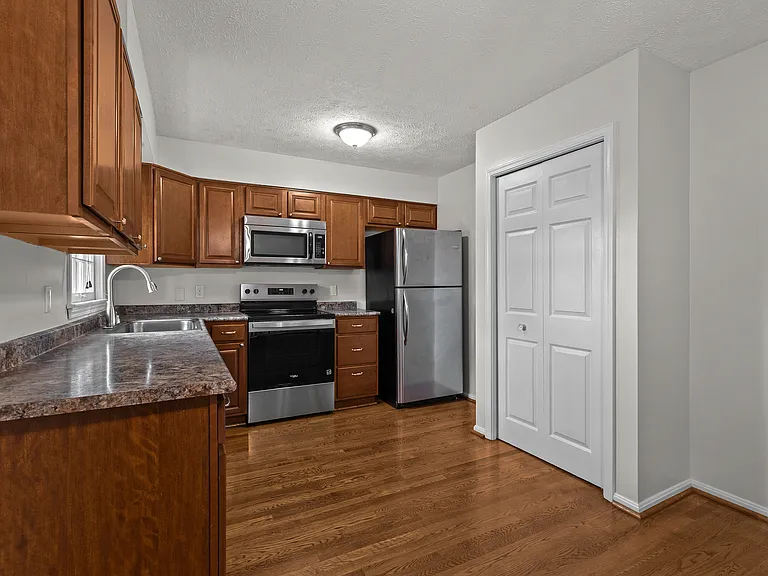 10404 Lark Park Dr — Photo 8