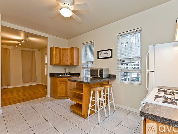 4th image of 2334 N Southport Ave APT 2R