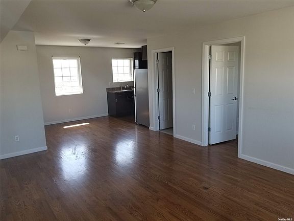 3rd image of 99 Nassau Ln APT 2