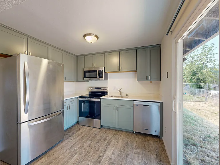 1725 Lafayette St S #B — Photo 4
