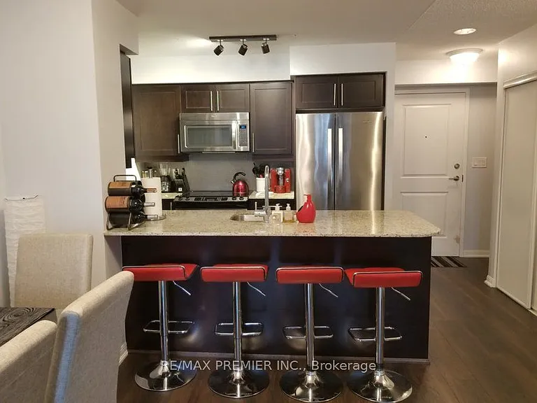 35 Bastion St #1916 — Photo 3