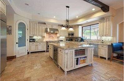 3rd image of 13952 Chandler Blvd