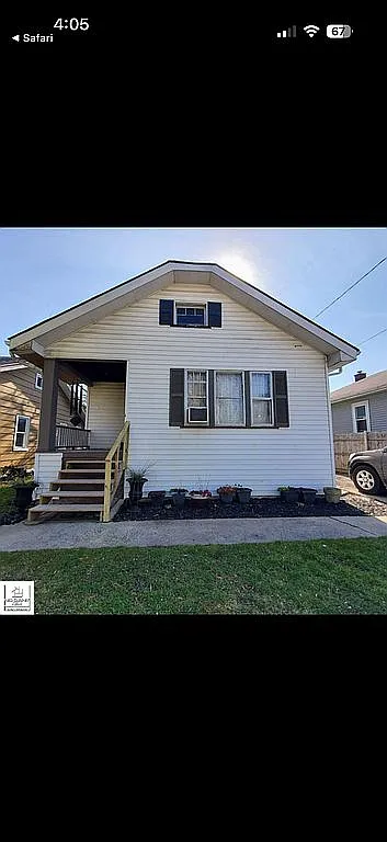 2476 Bellevue St photo 1