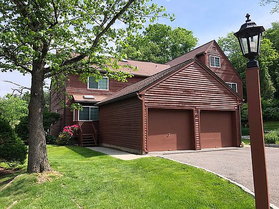 2nd image of 901 Autumn Ln