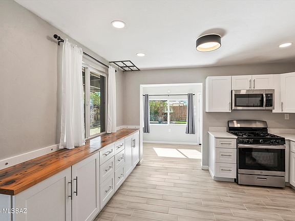 5th image of 3014 E Beverly Dr