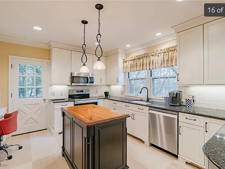 305 Hampshire Rd — Photo 31