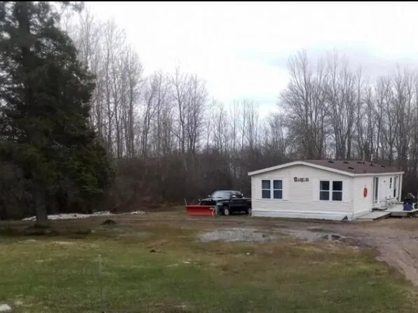 2956 S Westshore Dr, Sault Sainte Marie, MI 49783