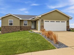 1990 Sky Blue Dr, Dubuque, IA 52001