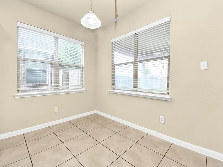 6106 Grassy Haven Ln — Photo 32
