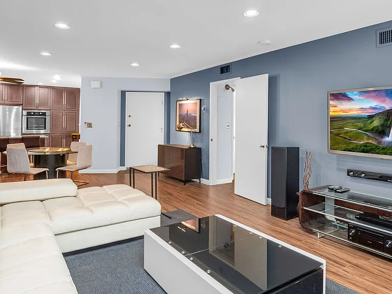 2260 N Cahuenga Blvd #106 — Photo 8
