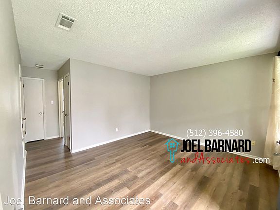 4th image of 108 Lady Bird Ln APT D