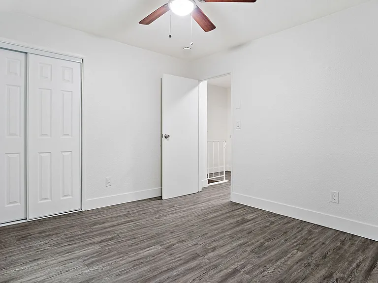 FH - Hilltop Apartments — Photo 15