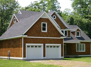 126 Field Bend Rd, Lackawaxen, PA 18435