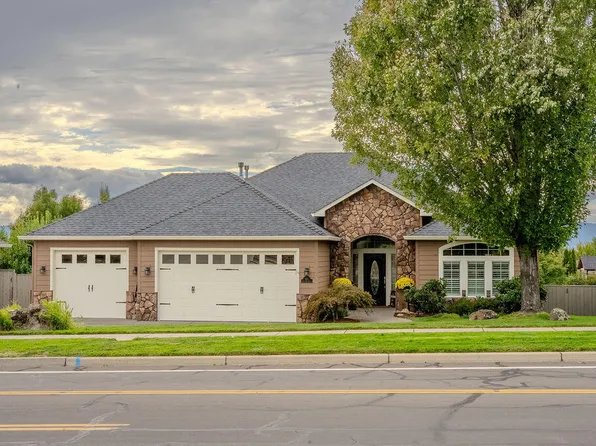 410 Lone Oak Dr, Medford, OR 97504