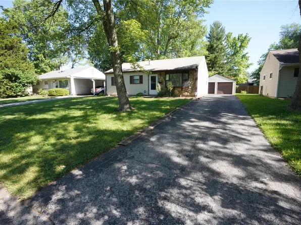 3821 N Park Dr, Belleville, IL 62226