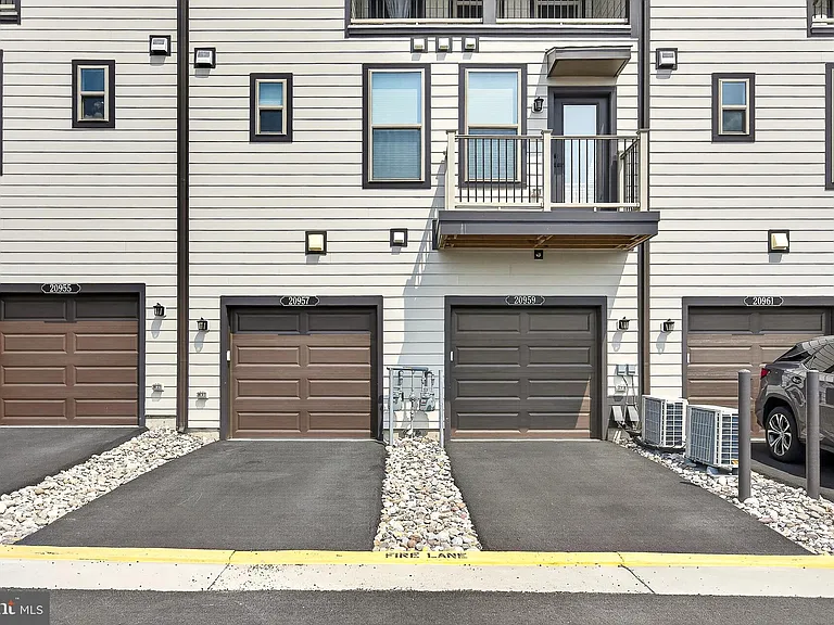20957 Bluebird Sq — Photo 44