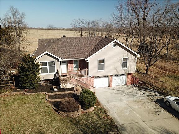4th image of 709 Manzanola Ln