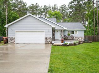 569 Hillside Dr, Prescott, WI 54021