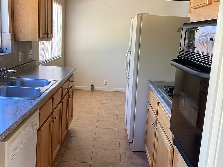 737 Budd Ave — Photo 9