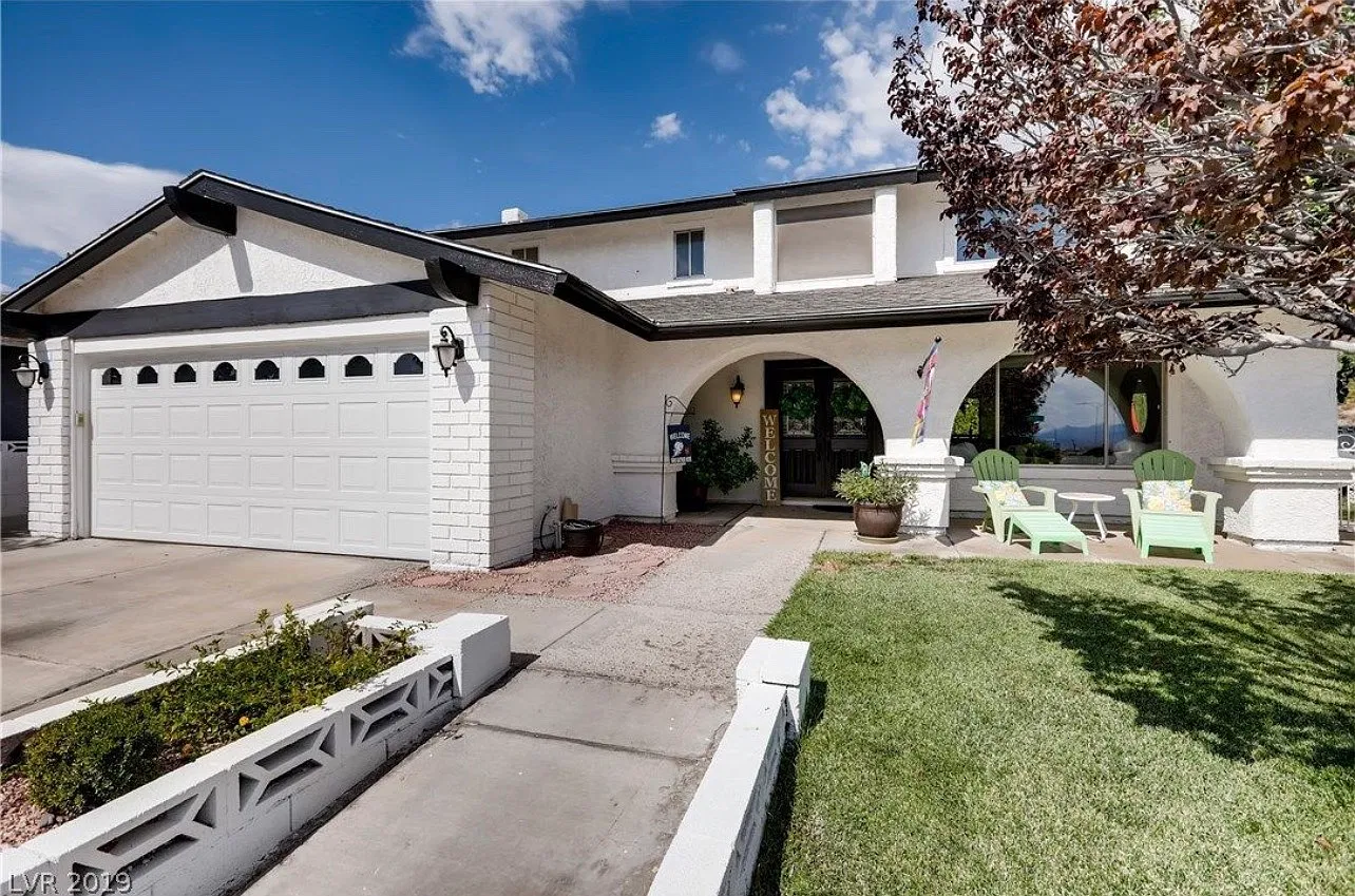 4 bed, 2.5 bath, 2174 sqft, $3,800 — Photo 3