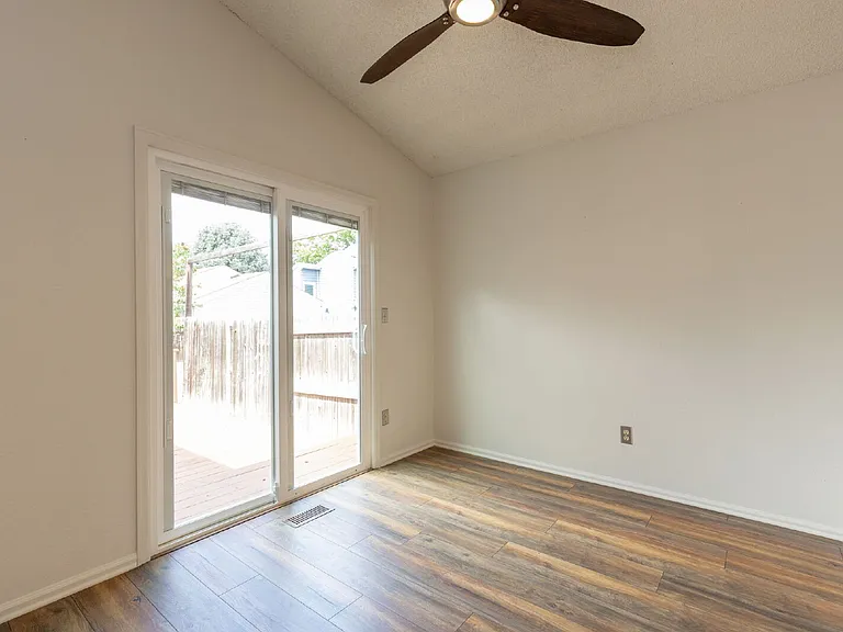 1610 Ervine Ave — Photo 9