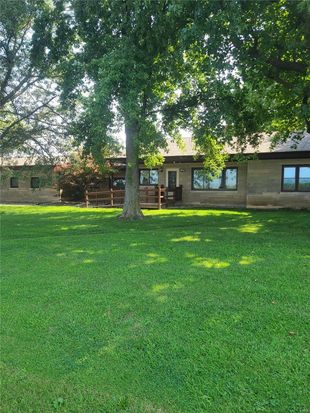1602 Walnut Rd, Saint Jacob, IL 62281
