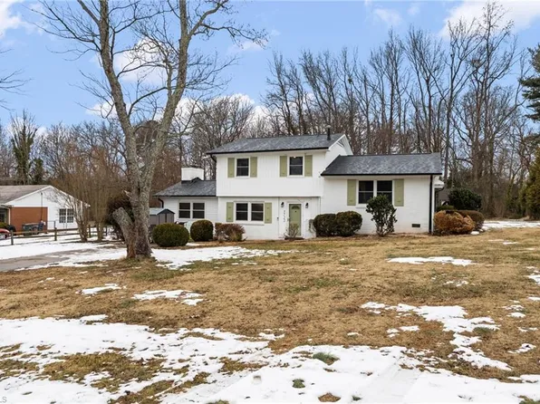 5722 Friendswood Dr, Greensboro, NC 27409